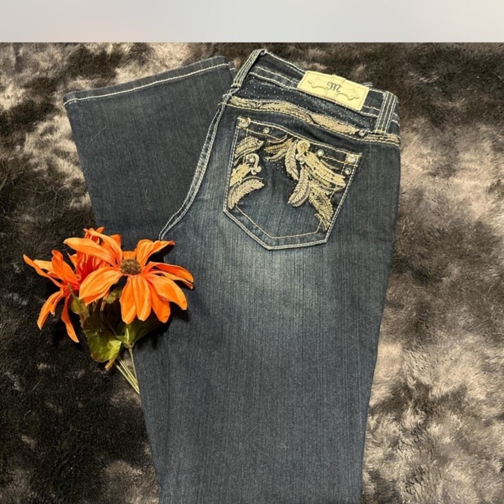 Miss Me Dark Wash Jeans! Gorgeous Rhinestone/Feather Detail On Back Pockets!